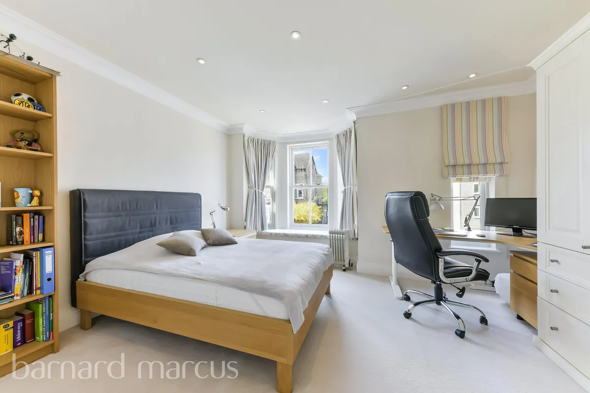 House Clifton Road in Greater London
