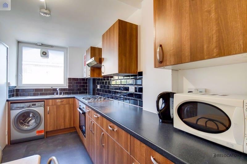 Room White Horse Lane in Greater London