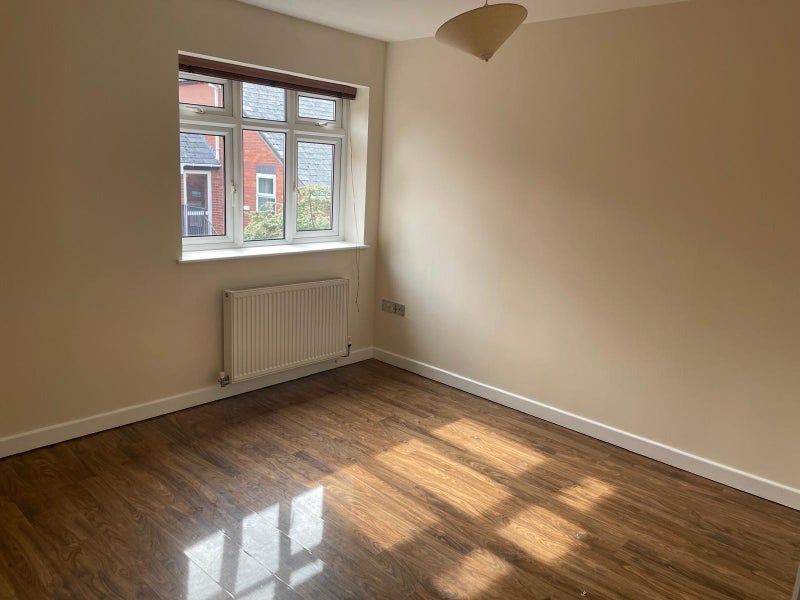 Room Harefield Road in Coventry