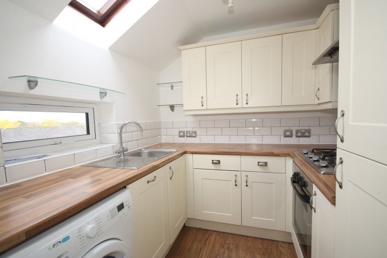 Flat Midhope Road in Woking