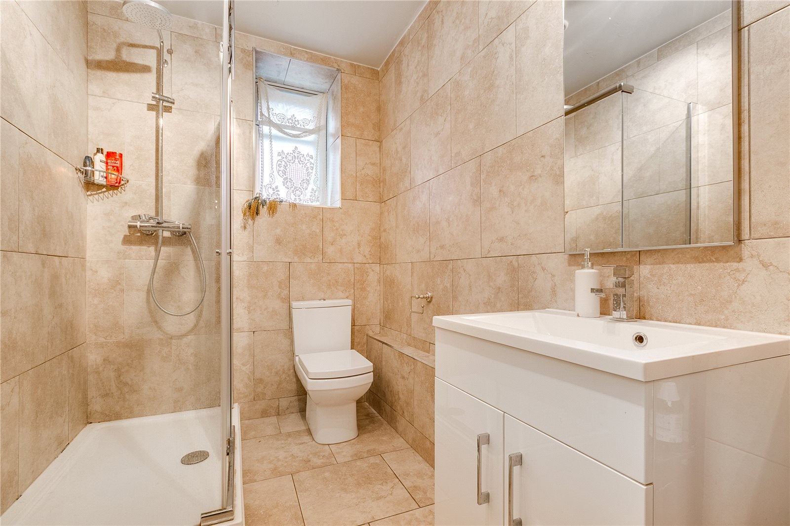 Flat Norland Square in Greater London