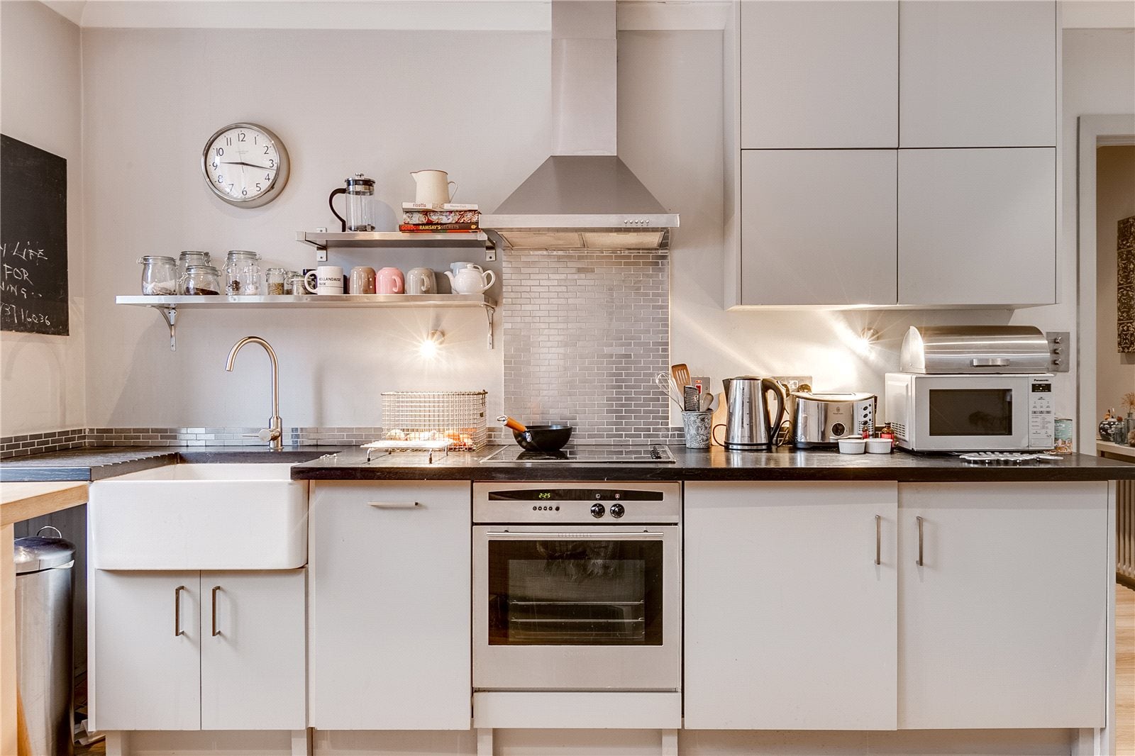 Flat Norland Square in Greater London