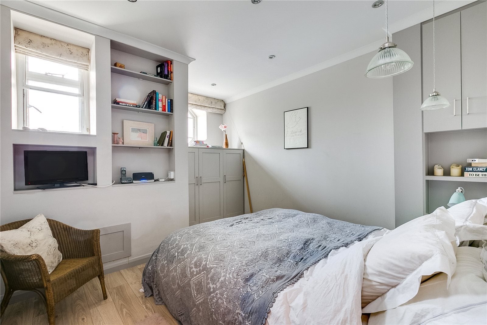 Flat Norland Square in Greater London