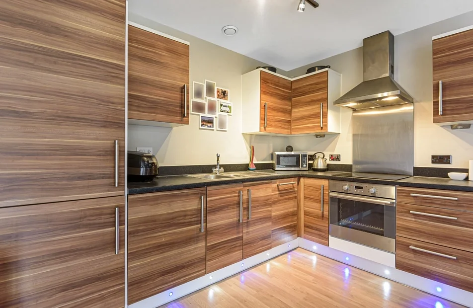 Flat Dugard Way in Greater London