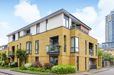 Flat Dugard Way in Greater London