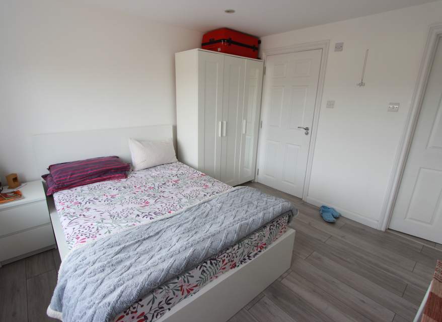Flat Byron Road in Greater London