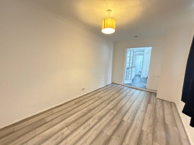 Flat Whippendell Road in Watford