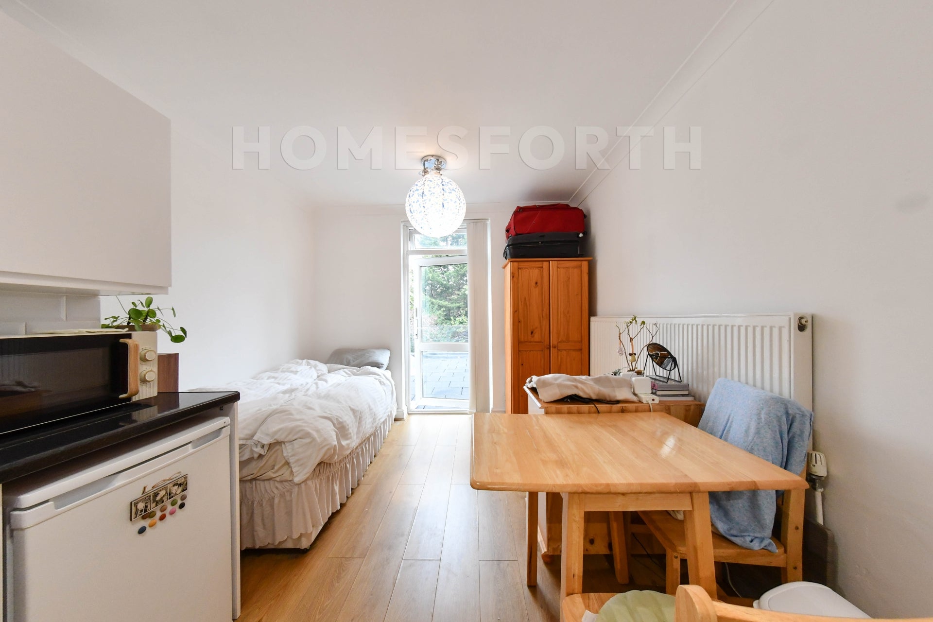 Flat Manstone Road in Greater London
