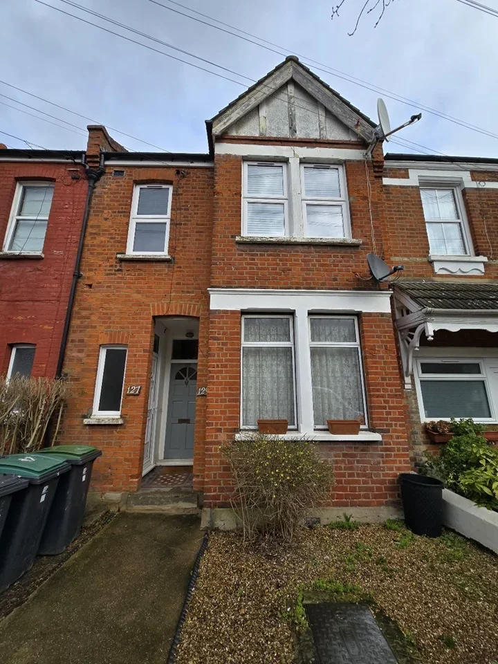 Flat Lyndhurst Road in Greater London