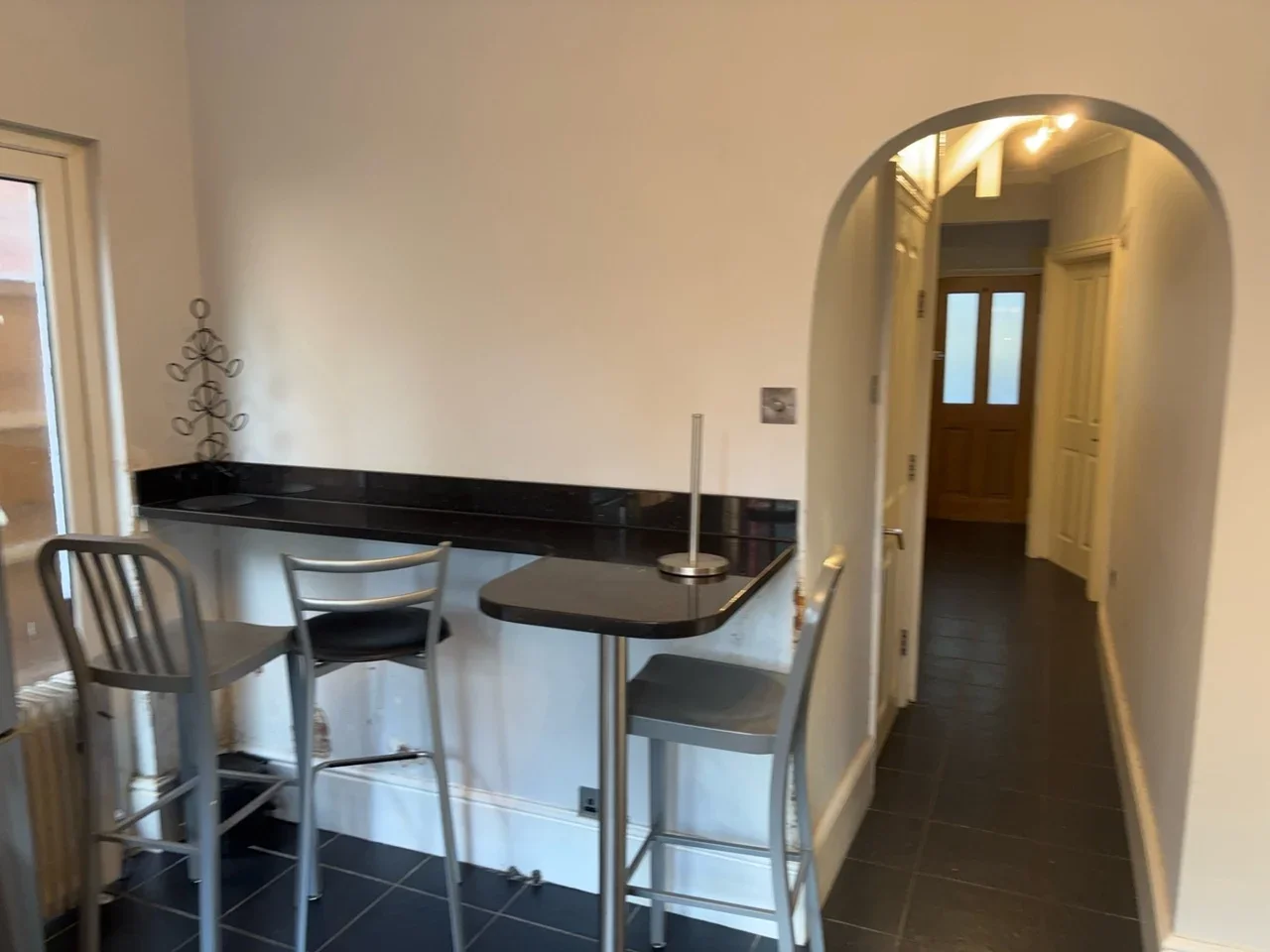Room Warrington Road in Greater London