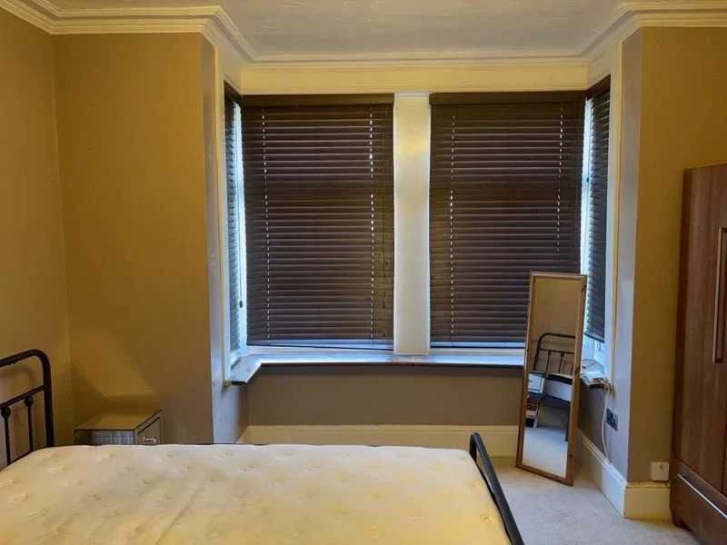 Room Warrington Road in Greater London