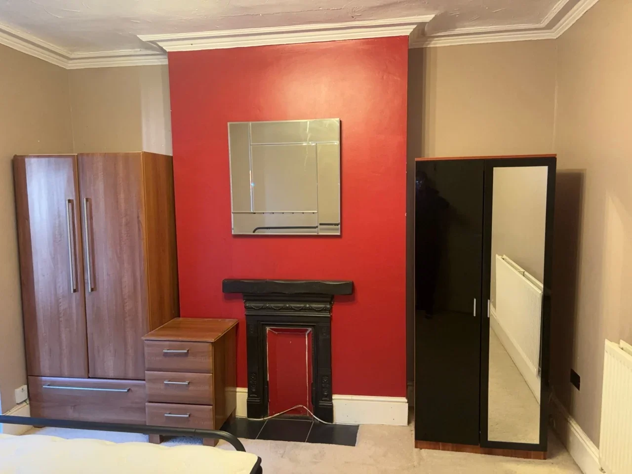 Room Warrington Road in Greater London