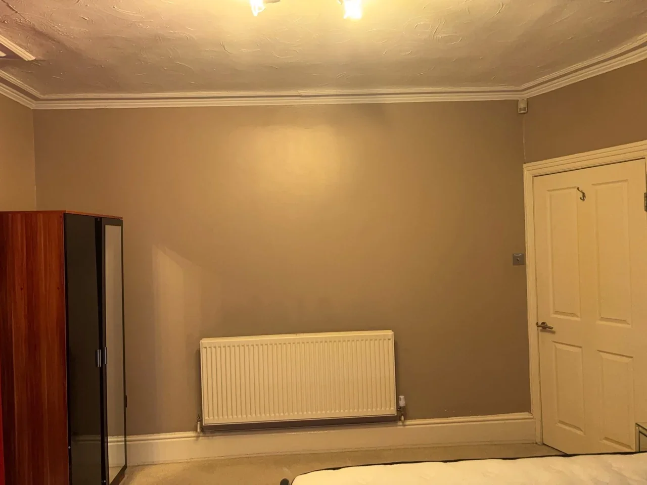 Room Warrington Road in Greater London