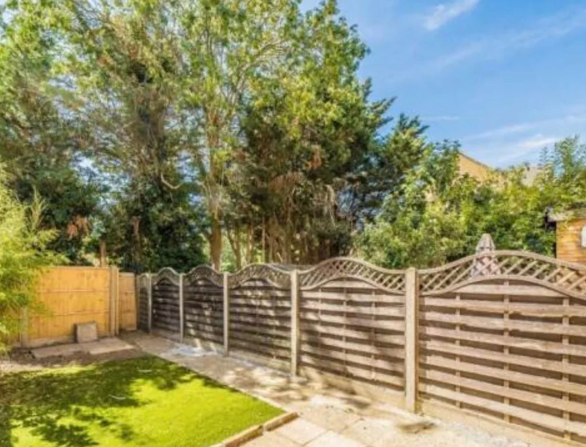 Room Aplin Way in Greater London