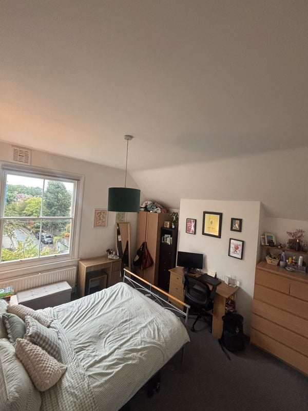 Room Oakfield Road in Greater London