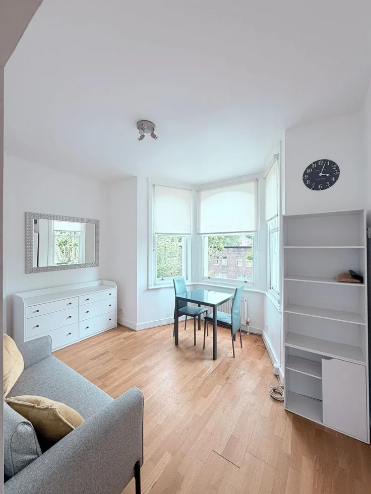 Flat Chippenham Road in City of Westminster