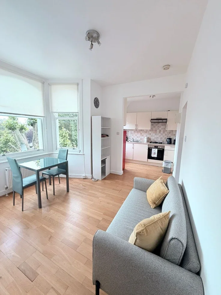 Flat Chippenham Road in City of Westminster