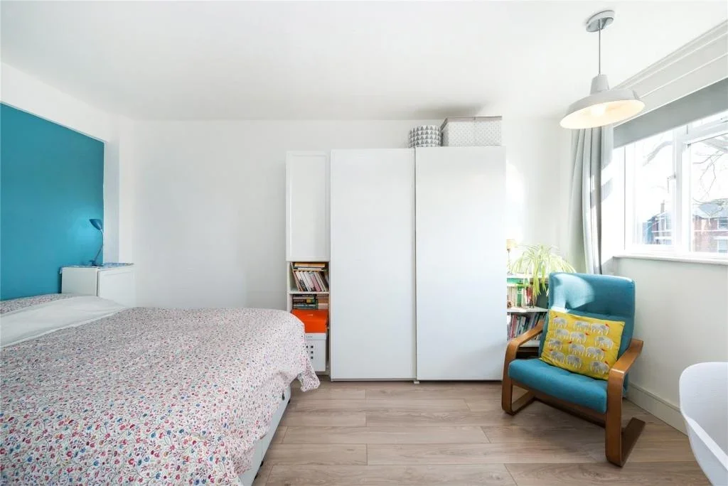 Flat Upper Richmond Road in Greater London