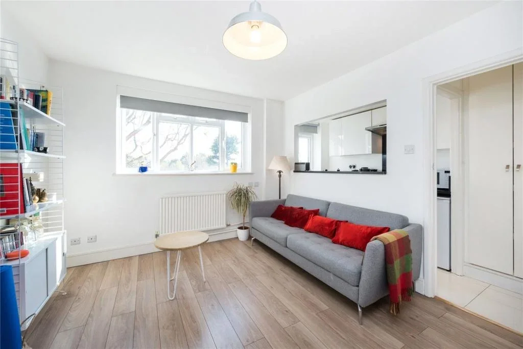 Flat Upper Richmond Road in Greater London