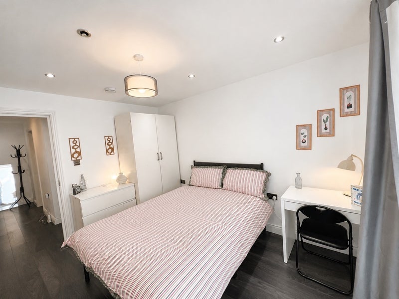 Room White Horse Road in Greater London