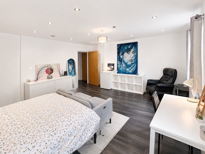 Room White Horse Road in Greater London
