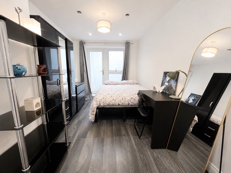 Room White Horse Road in Greater London