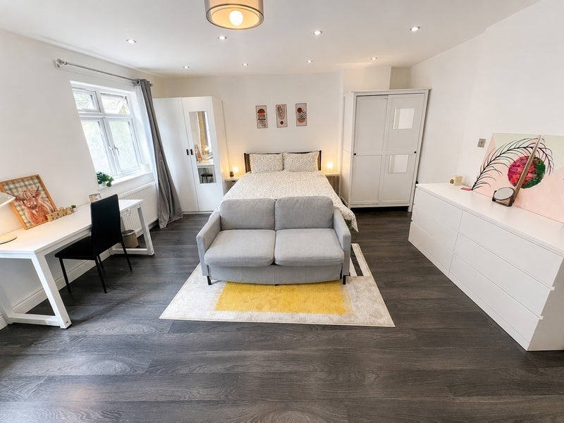 Room White Horse Road in Greater London
