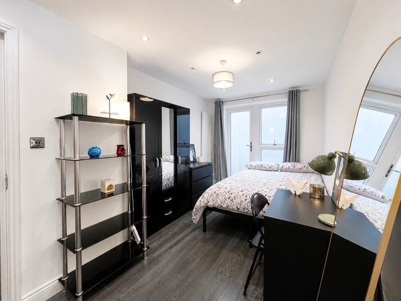 Room White Horse Road in Greater London