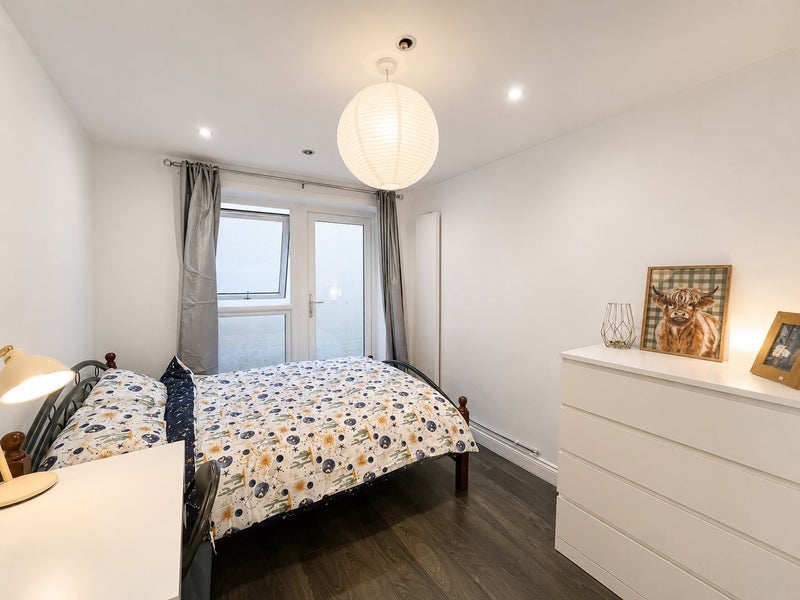 Room White Horse Road in Greater London