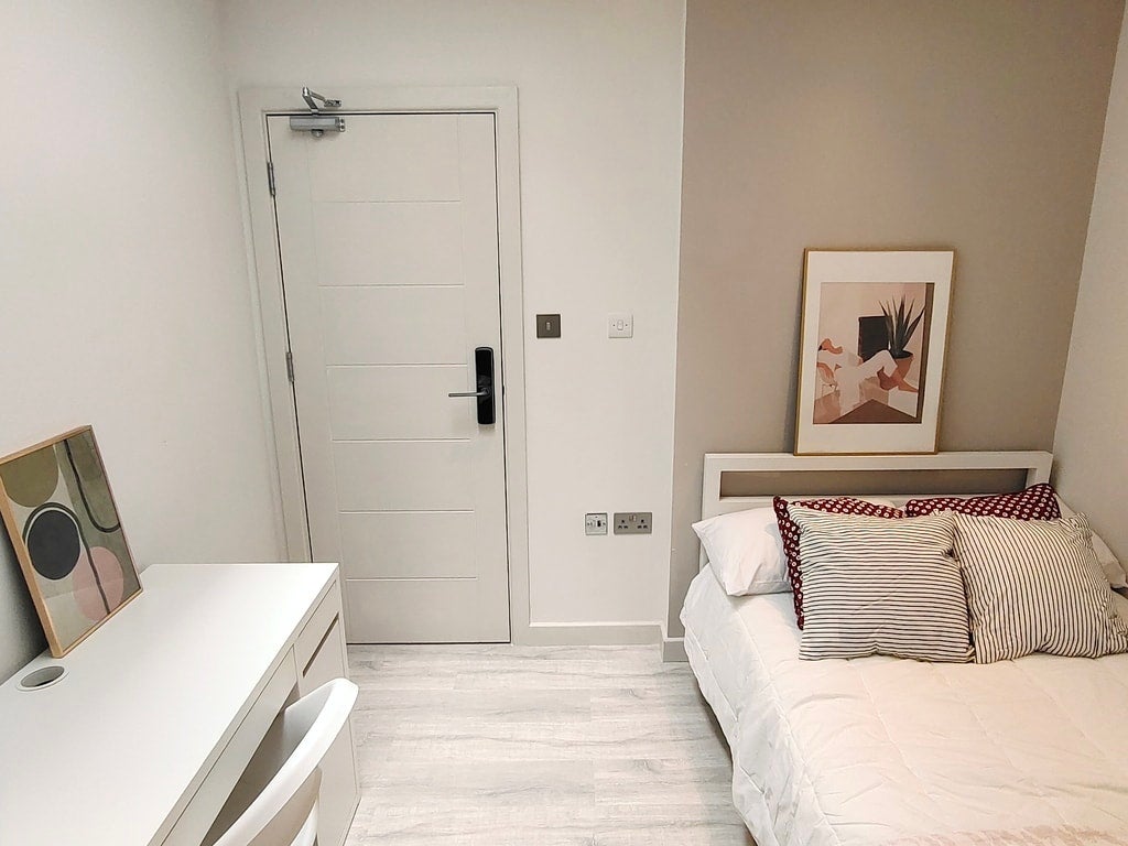 Room Villiers Road in Greater London