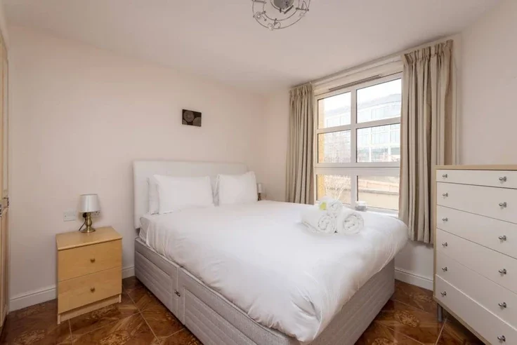 Flat Calton Road in City of Edinburgh