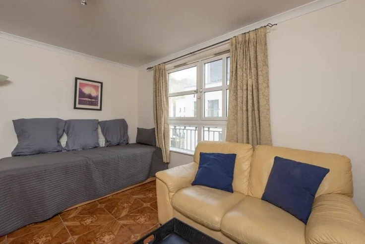 Flat Calton Road in City of Edinburgh