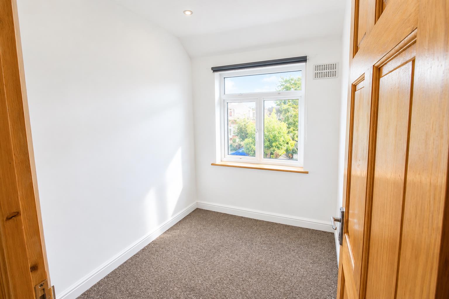 Flat Purcell Road in Greater London