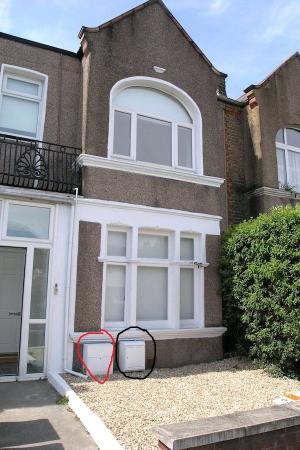 Flat Holmesley Road in Greater London