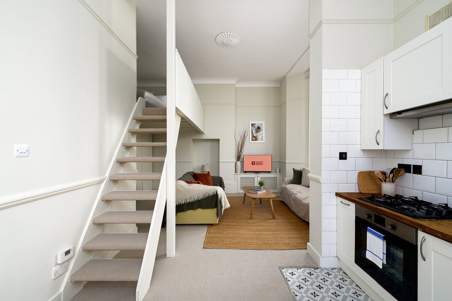 Flat Devonshire Gardens in Greater London