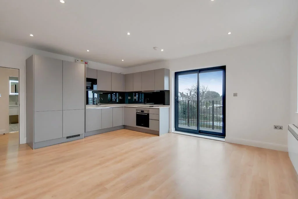 Flat Gunnersbury Avenue in Greater London