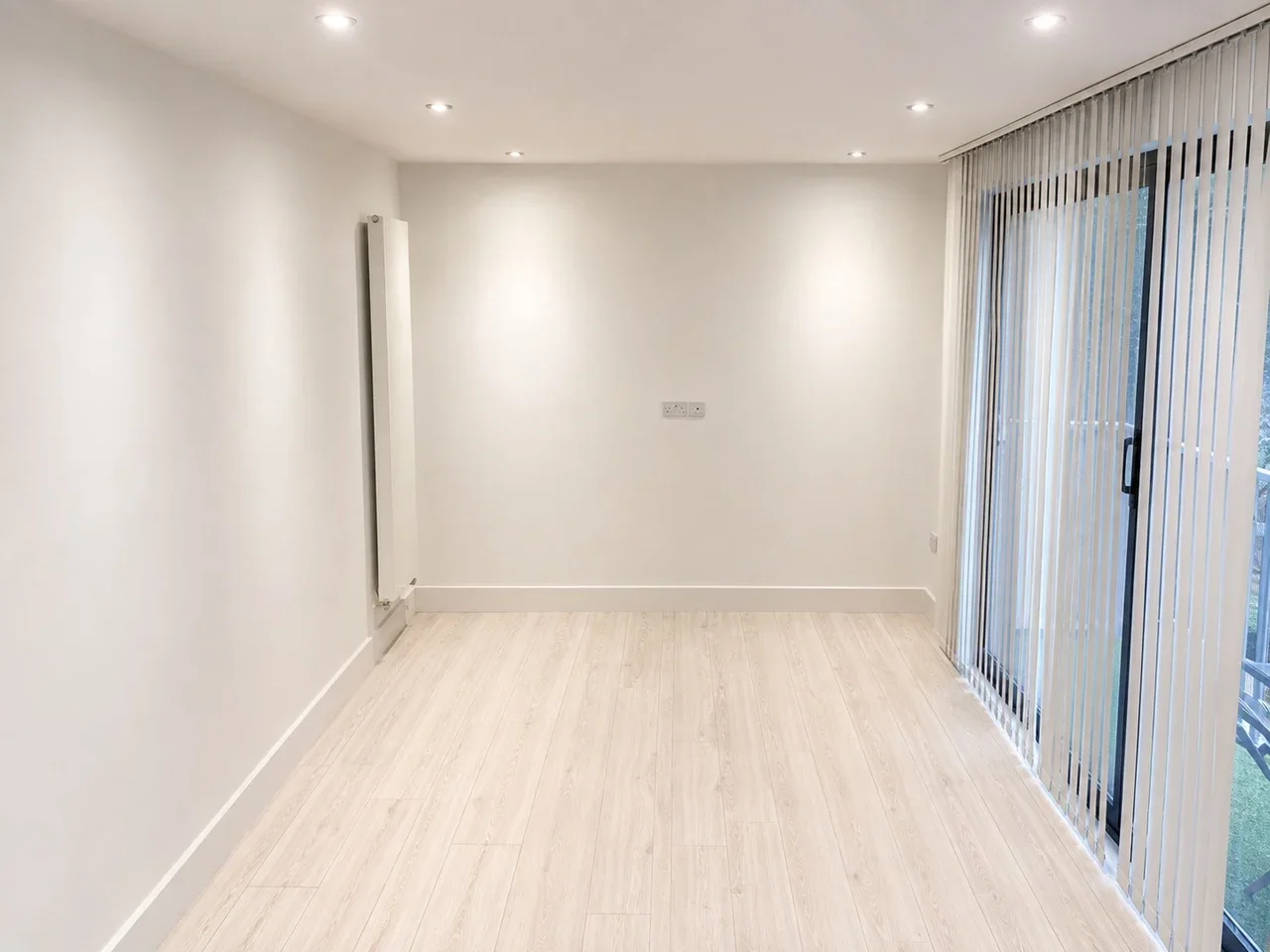 Flat Hendon Way in Greater London