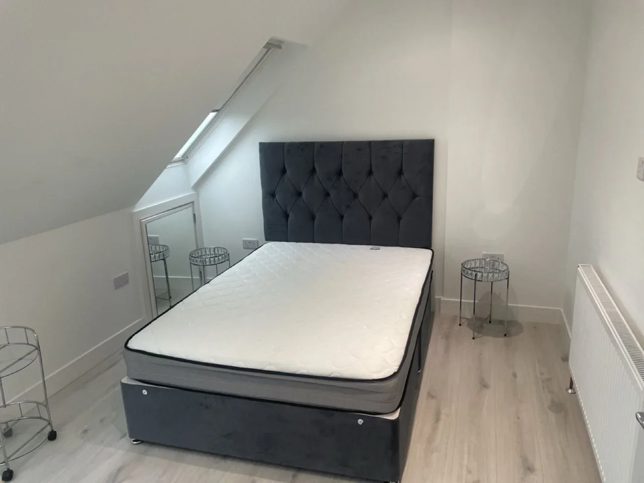Flat Hendon Way in Greater London