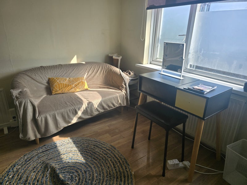 Room College Road in Greater London