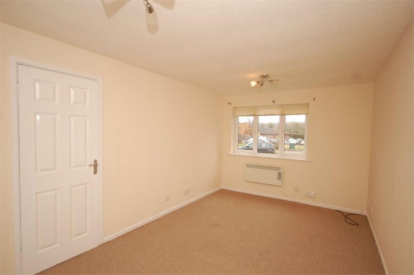 Flat Chedworth Close in Billing