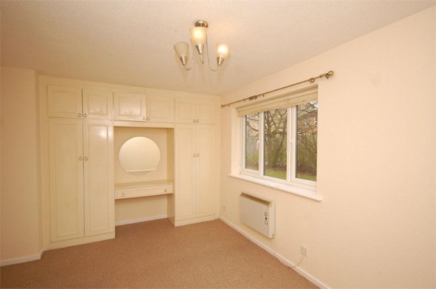 Flat Chedworth Close in Billing