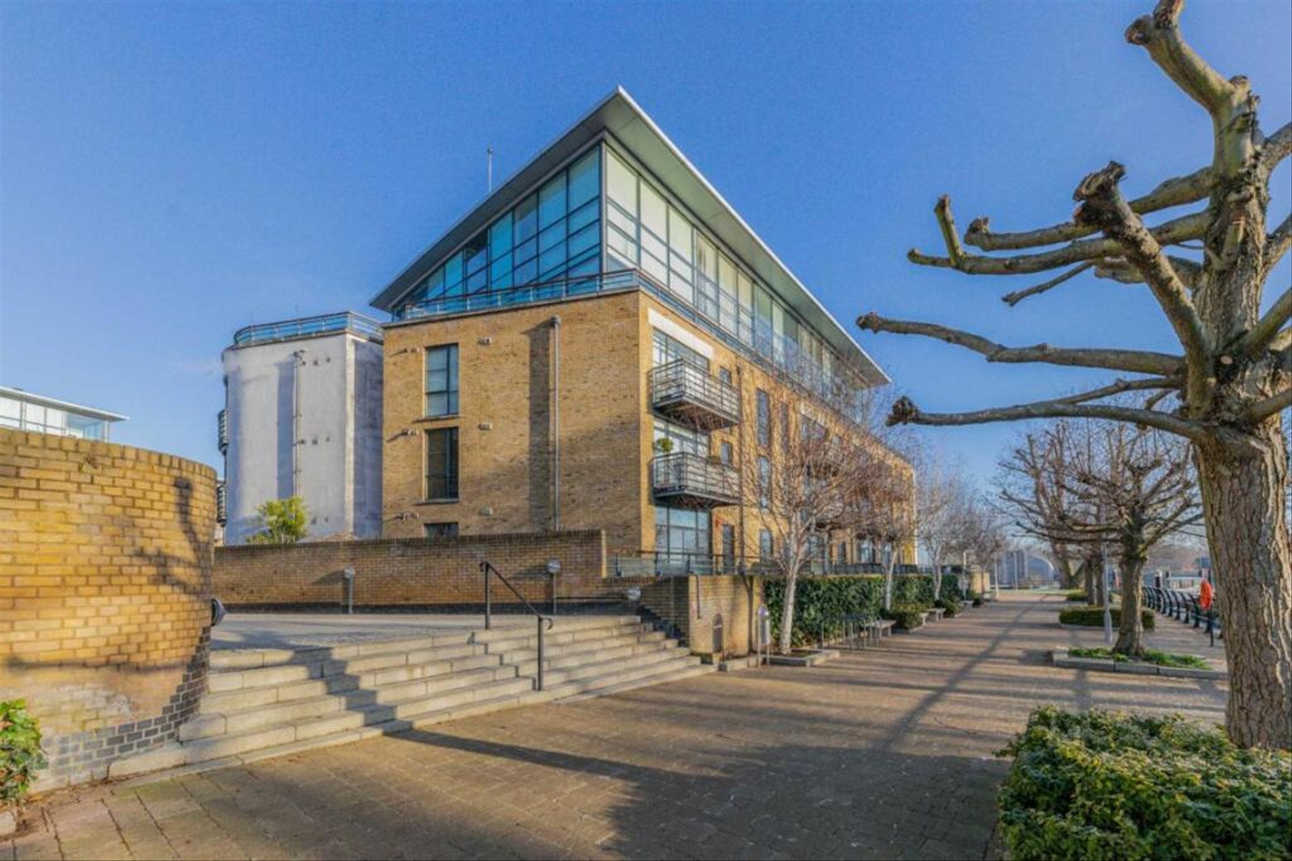 Flat Ferry Wharf in Greater London