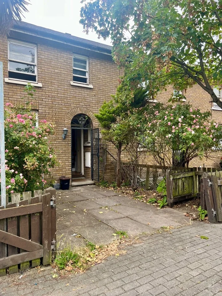 House Kendal Close in Greater London