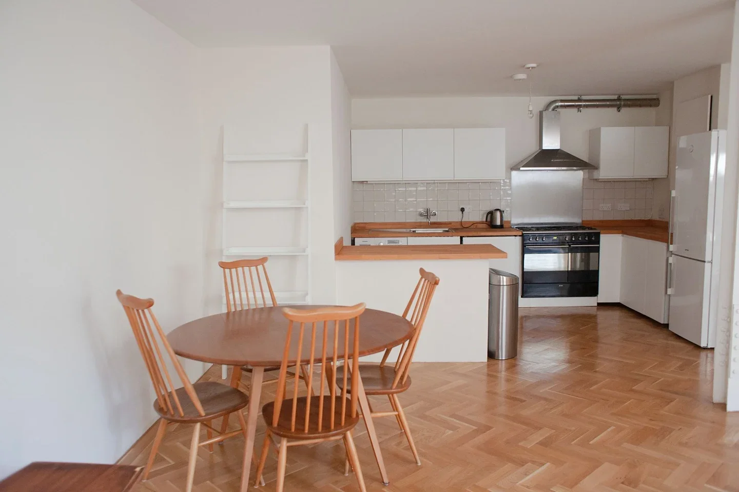 Flat Orsman Road in Greater London