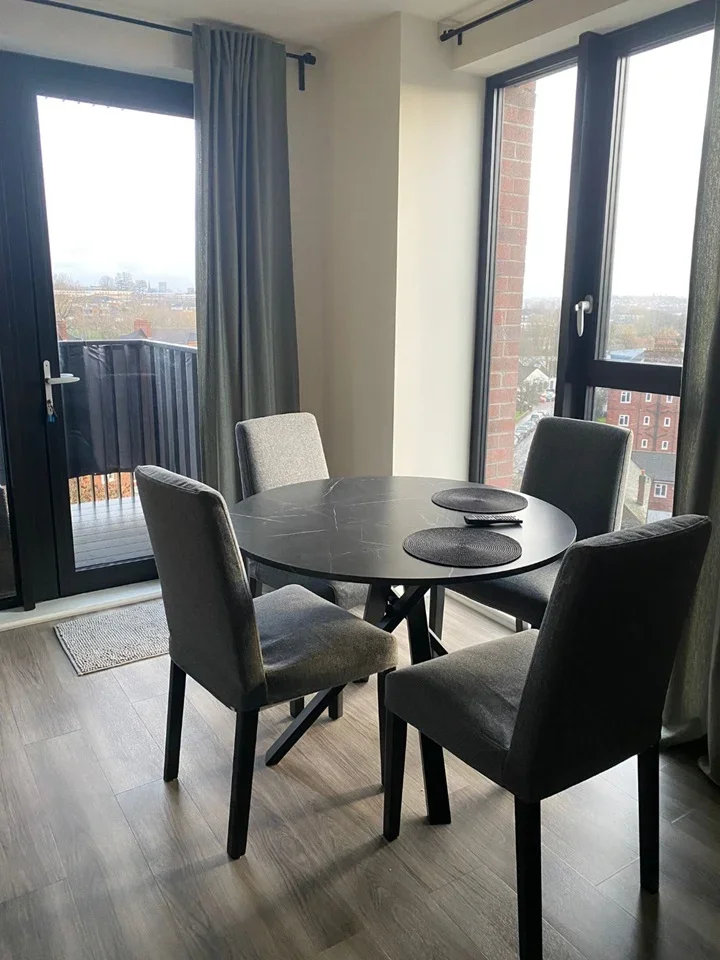 Flat Watkin Road in Greater London