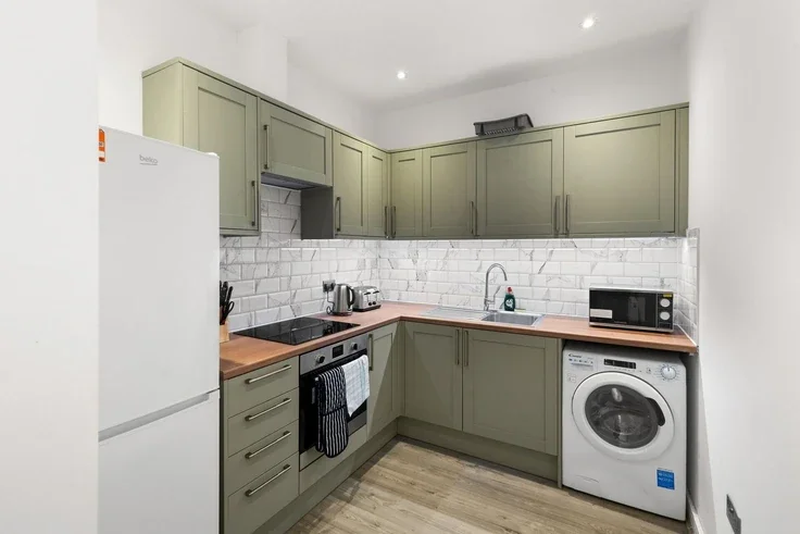 Flat Mackenzie Road in Greater London