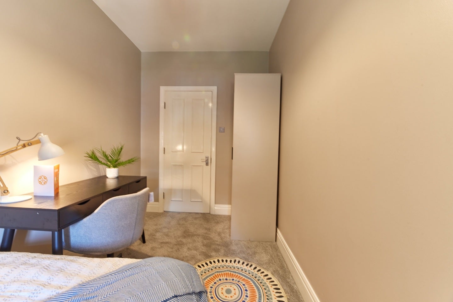 Room Sandyford Road in Newcastle upon Tyne