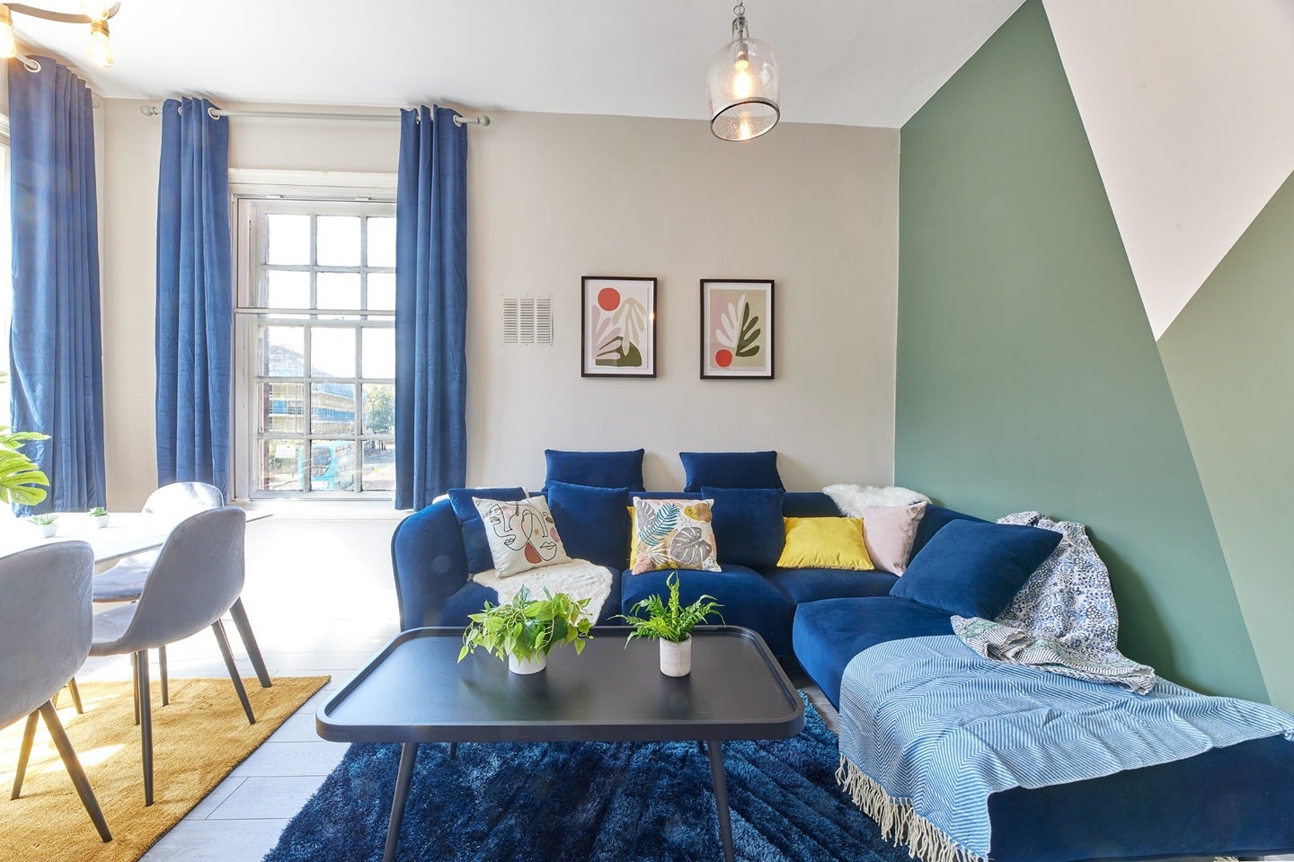 Room Sandyford Road in Newcastle upon Tyne