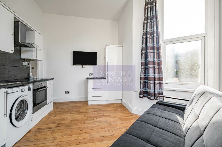 Flat Hollybush Hill in Greater London