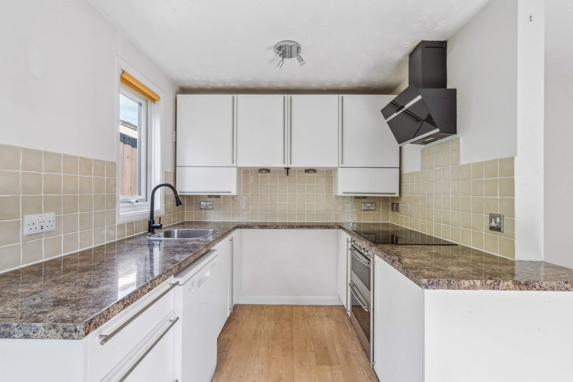 Flat Timpson Court in Hughenden